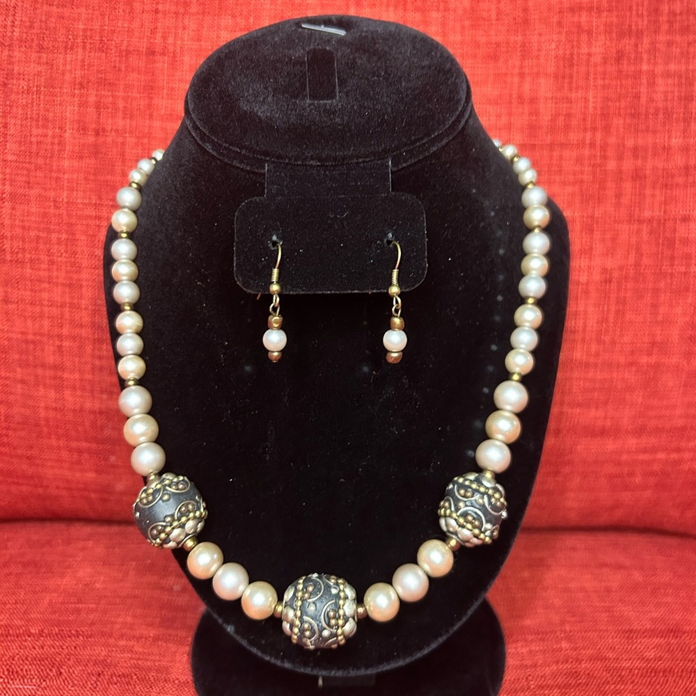 Elegant Pearl and Gold Beaded Necklace Set